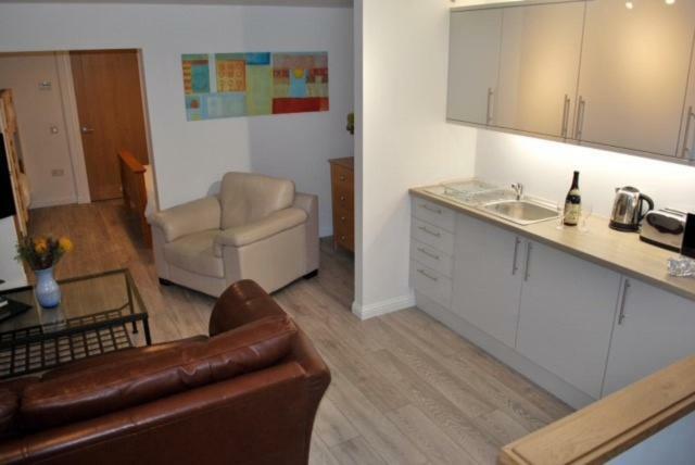 לארגס Gallowgate Square Apartments מראה חיצוני תמונה